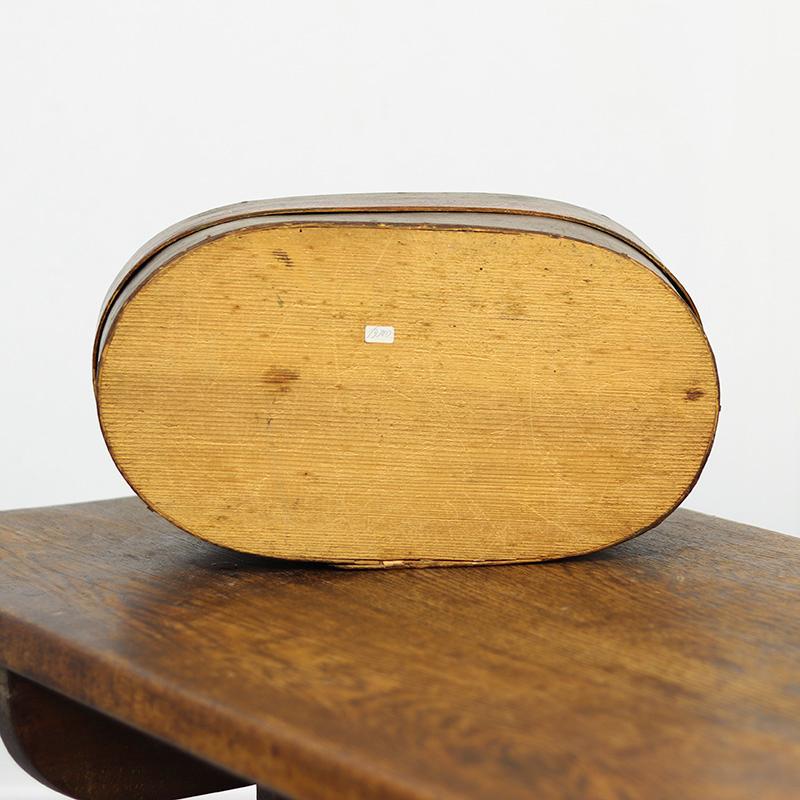 Caja de madera curvada pintada Folk Art Haya en venta