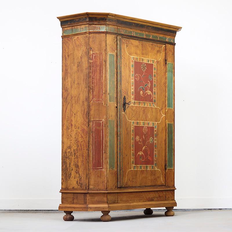 Cabinet de mariage peint d'art populaire 1764 en vente 5
