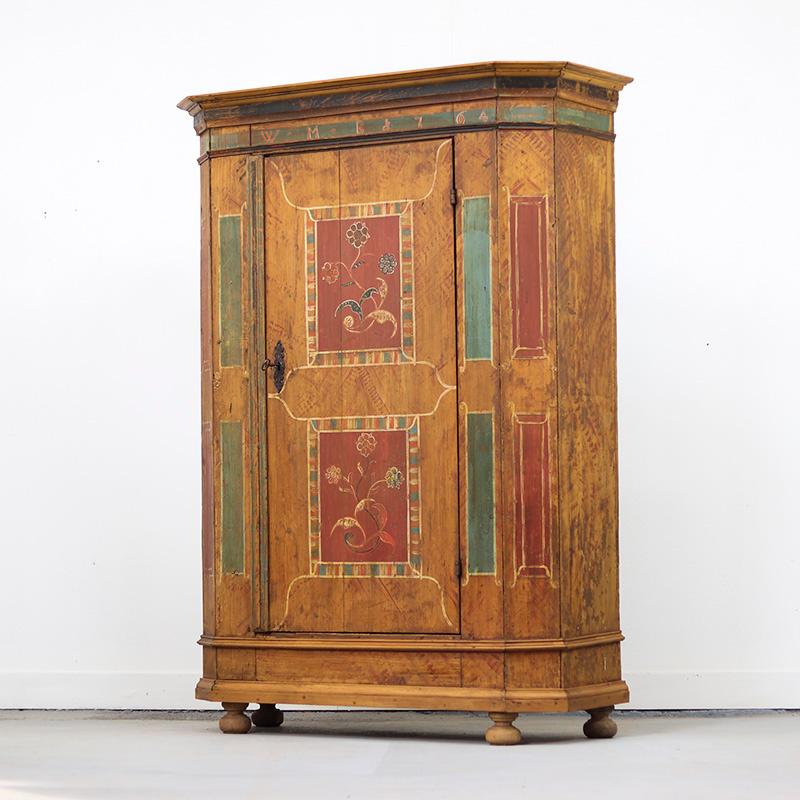 Peint à la main Cabinet de mariage peint d'art populaire 1764 en vente
