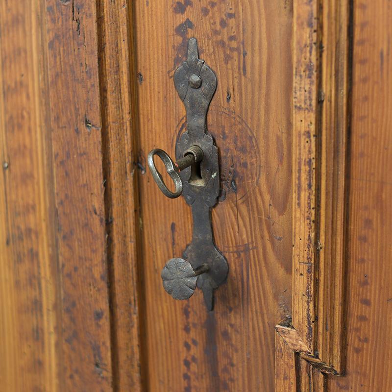 Armadietto da sposa dipinto in stile folkloristico 1773 in vendita 4