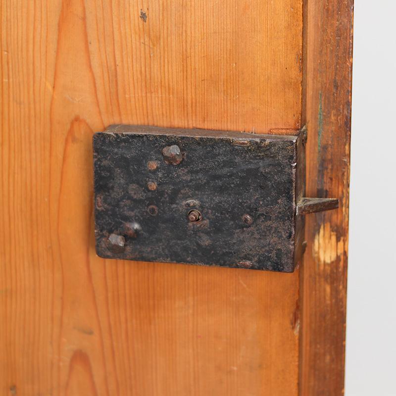 Cabinet de mariage peint d'art populaire 1790 Abîmé - En vente à OOSTERHOUT, NL