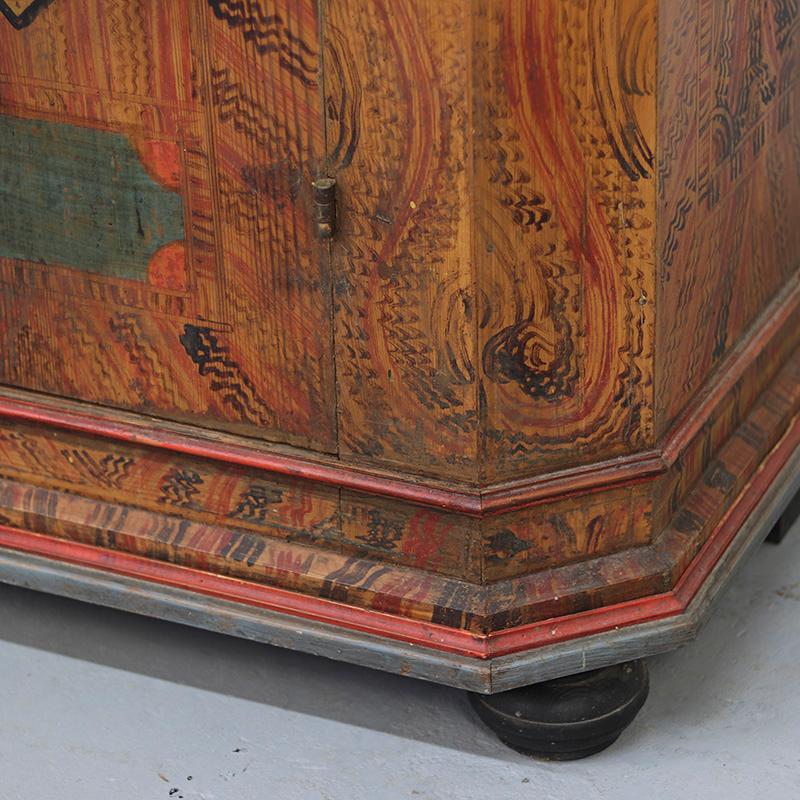 Armadietto da sposa dipinto in stile folkloristico 1809 in vendita 9