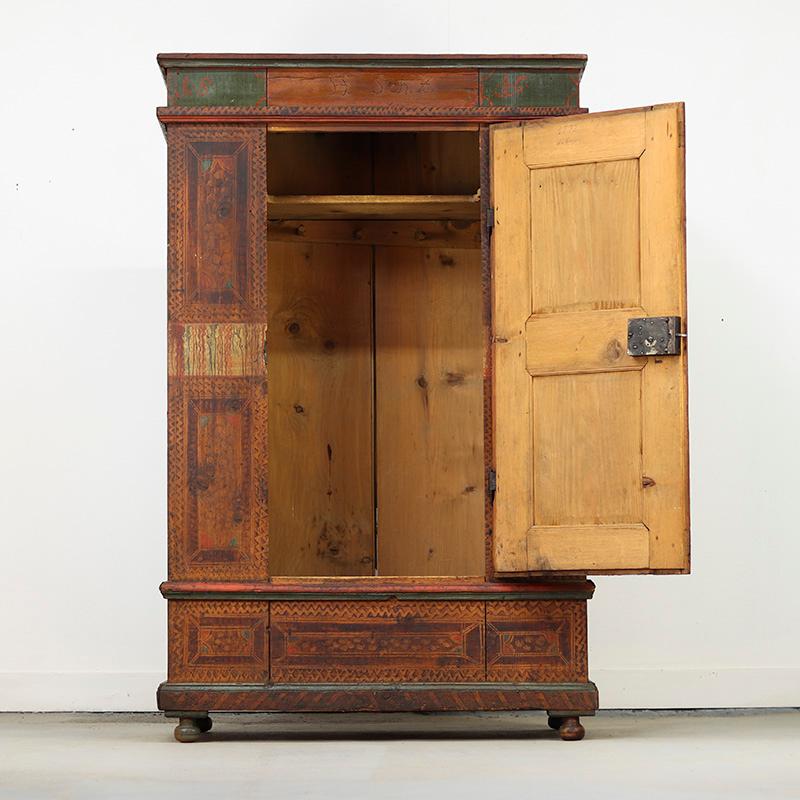 Gabinete Nupcial de Arte Popular Pintado 1816 en Desgastado estado para la venta en OOSTERHOUT, NL