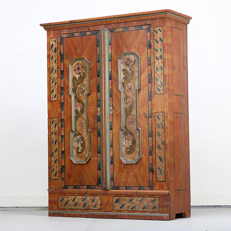 Cabinet de mariage peint d'art populaire en vente 3