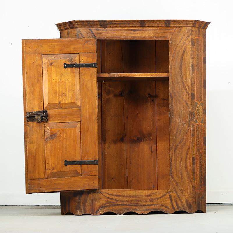 Dipinto a mano Armadio da sposa dipinto in stile Folk Art in vendita