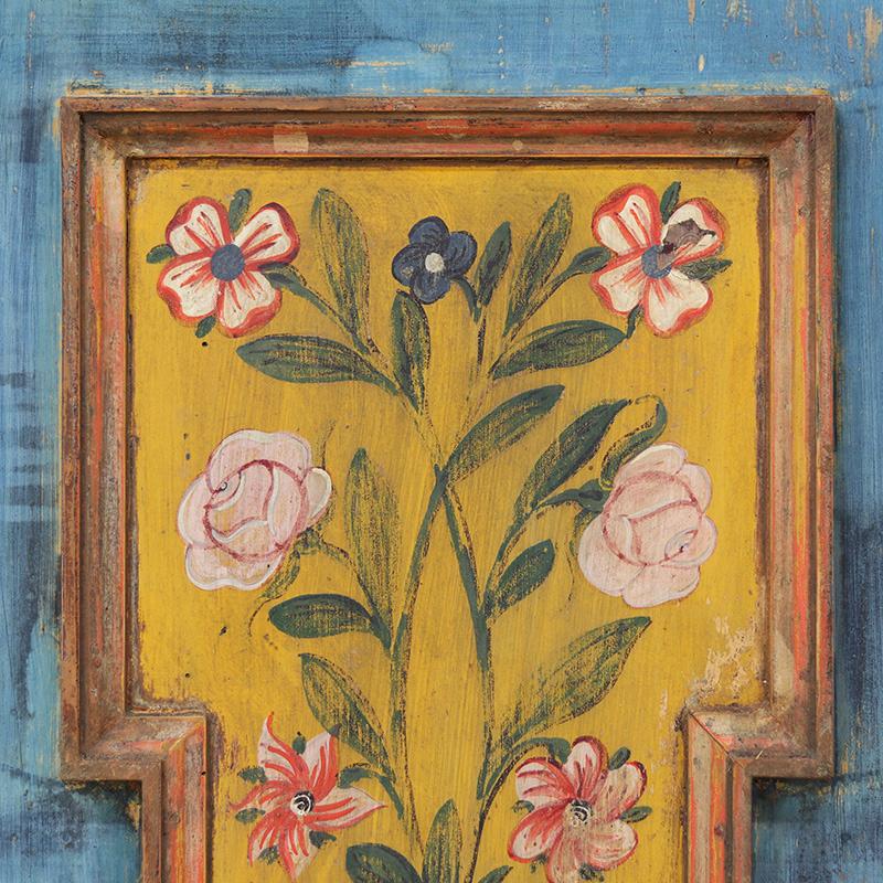 Arte popolare Armadio da sposa dipinto in arte popolare in blu in vendita