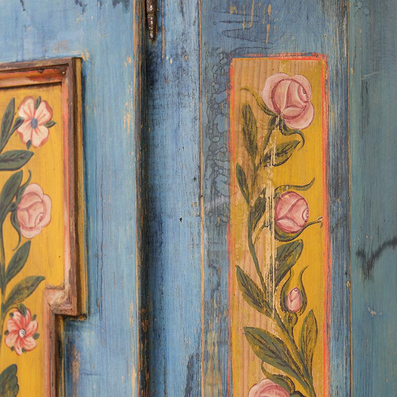 Pino Armadio da sposa dipinto in arte popolare in blu in vendita