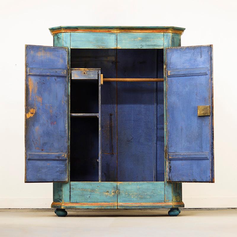Armadio da sposa dipinto in arte popolare in blu in vendita 1