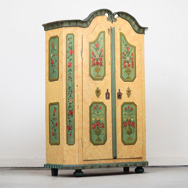 Armario Nupcial de Arte Popular Pintado en Rosa en venta 4