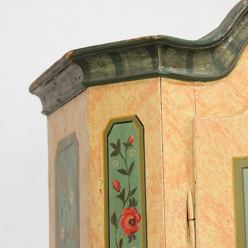 Armario Nupcial de Arte Popular Pintado en Rosa en venta 5