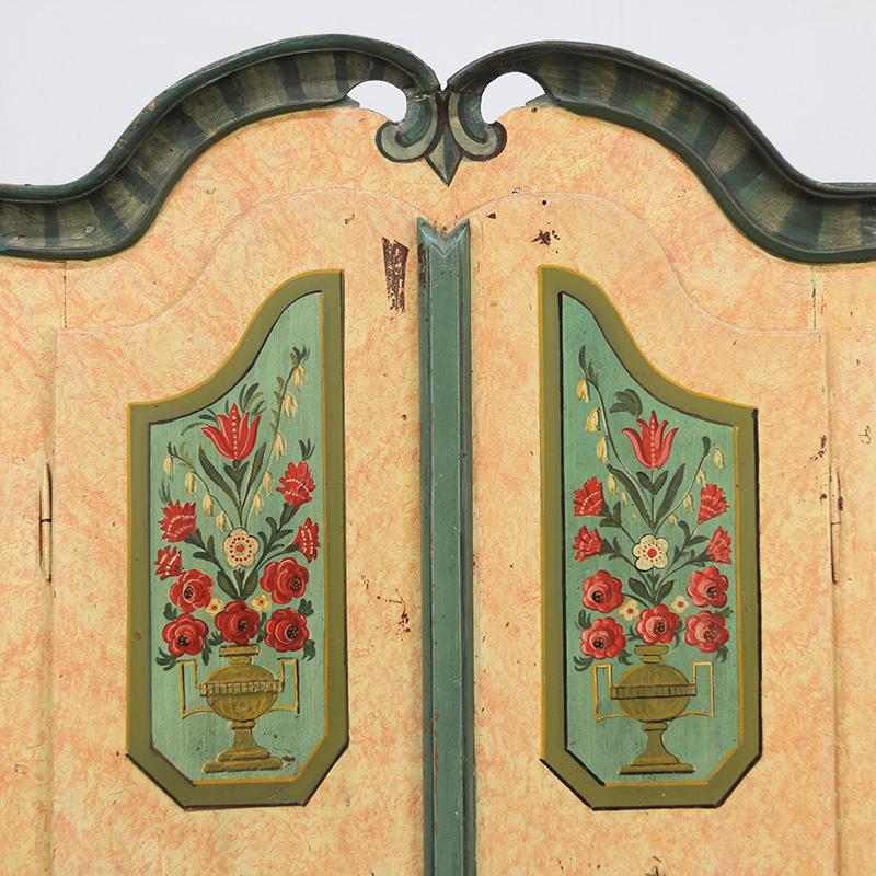 Armario Nupcial de Arte Popular Pintado en Rosa Arte popular en venta