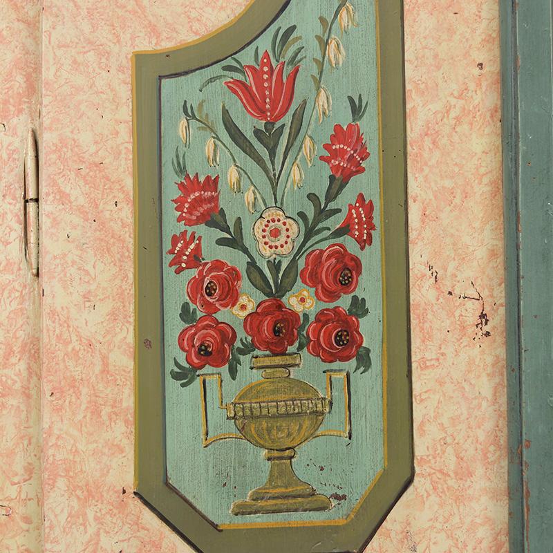 Armario Nupcial de Arte Popular Pintado en Rosa en venta 1