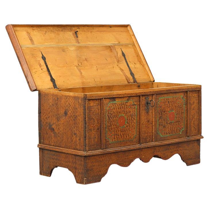 Coffre de mariage peint d
art populaire 1737 en vente