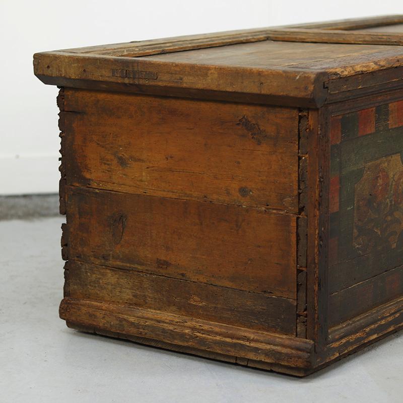 Pino Cassapanca da sposa dipinta in arte popolare 1790 in vendita