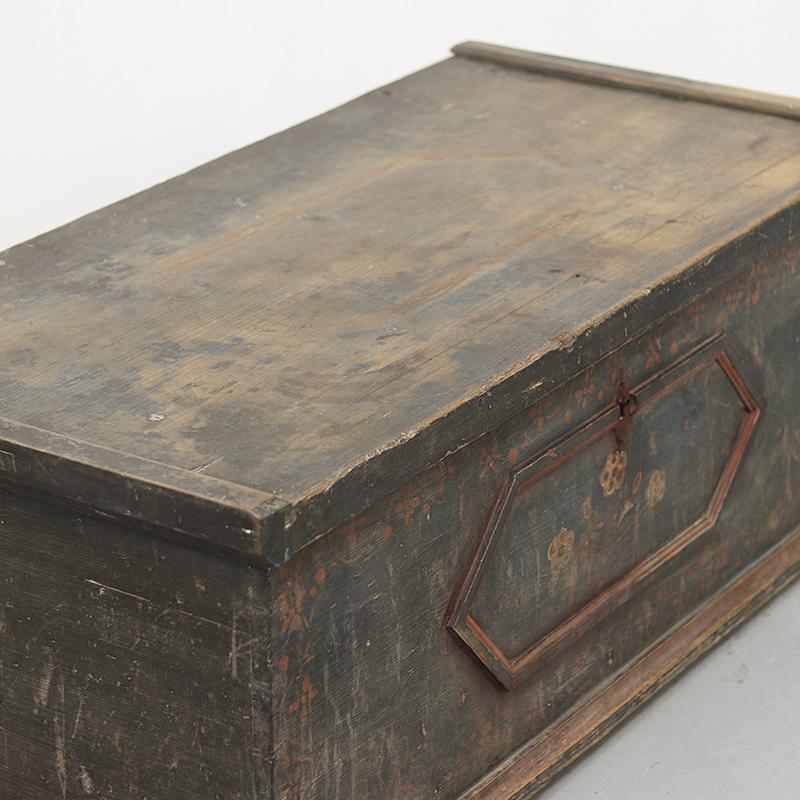 XIX secolo Cassapanca da sposa dipinta in stile Folk Art in vendita