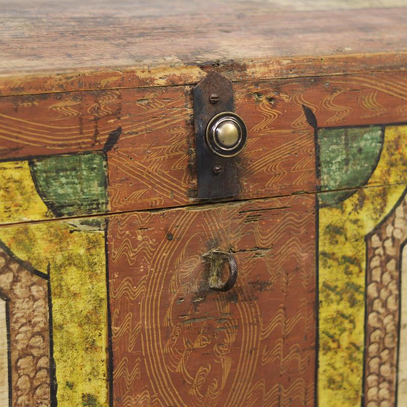 Coffre de mariage peint d'art populaire en vente 1