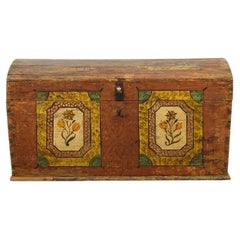 Coffre de mariage peint d
art populaire