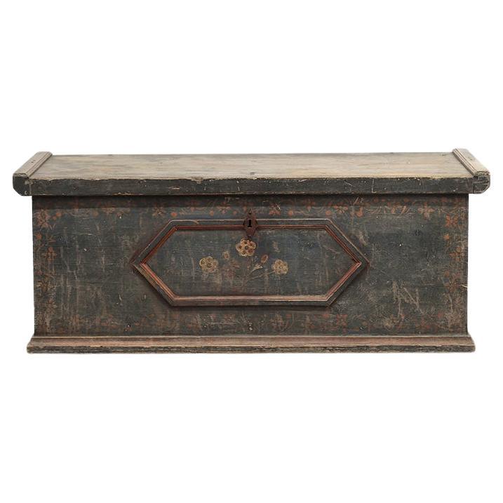 Coffre de mariage peint d
art populaire