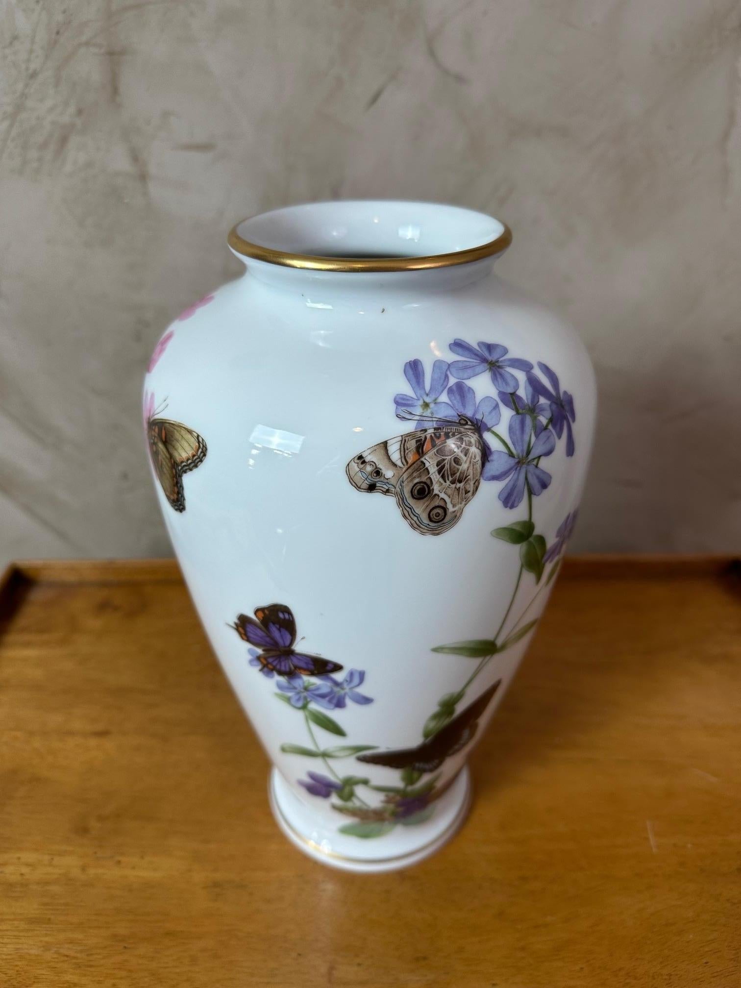 Japonais Vase peint pour Franklin par John Wilkinson, années 1980 en vente
