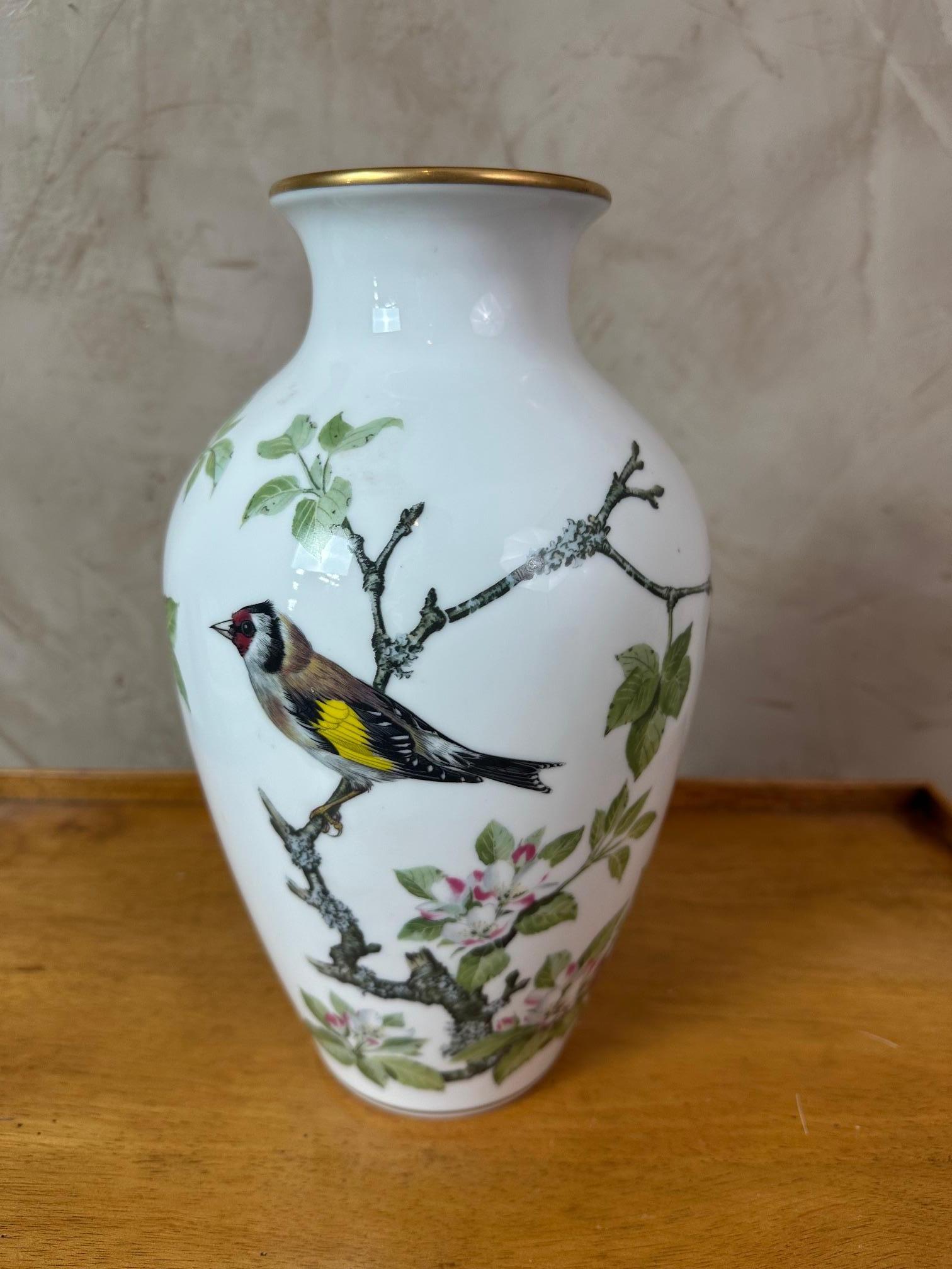 Vaso Franklin Porcelain dipinto da John Wilkinson, anni '80 In condizioni buone in vendita a LEGNY, FR