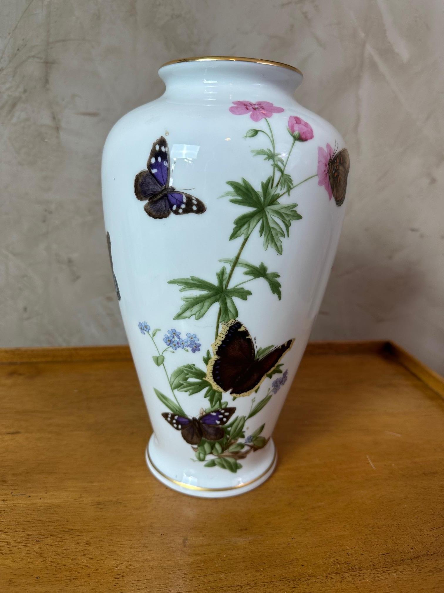 Fin du 20e siècle Vase peint pour Franklin par John Wilkinson, années 1980 en vente