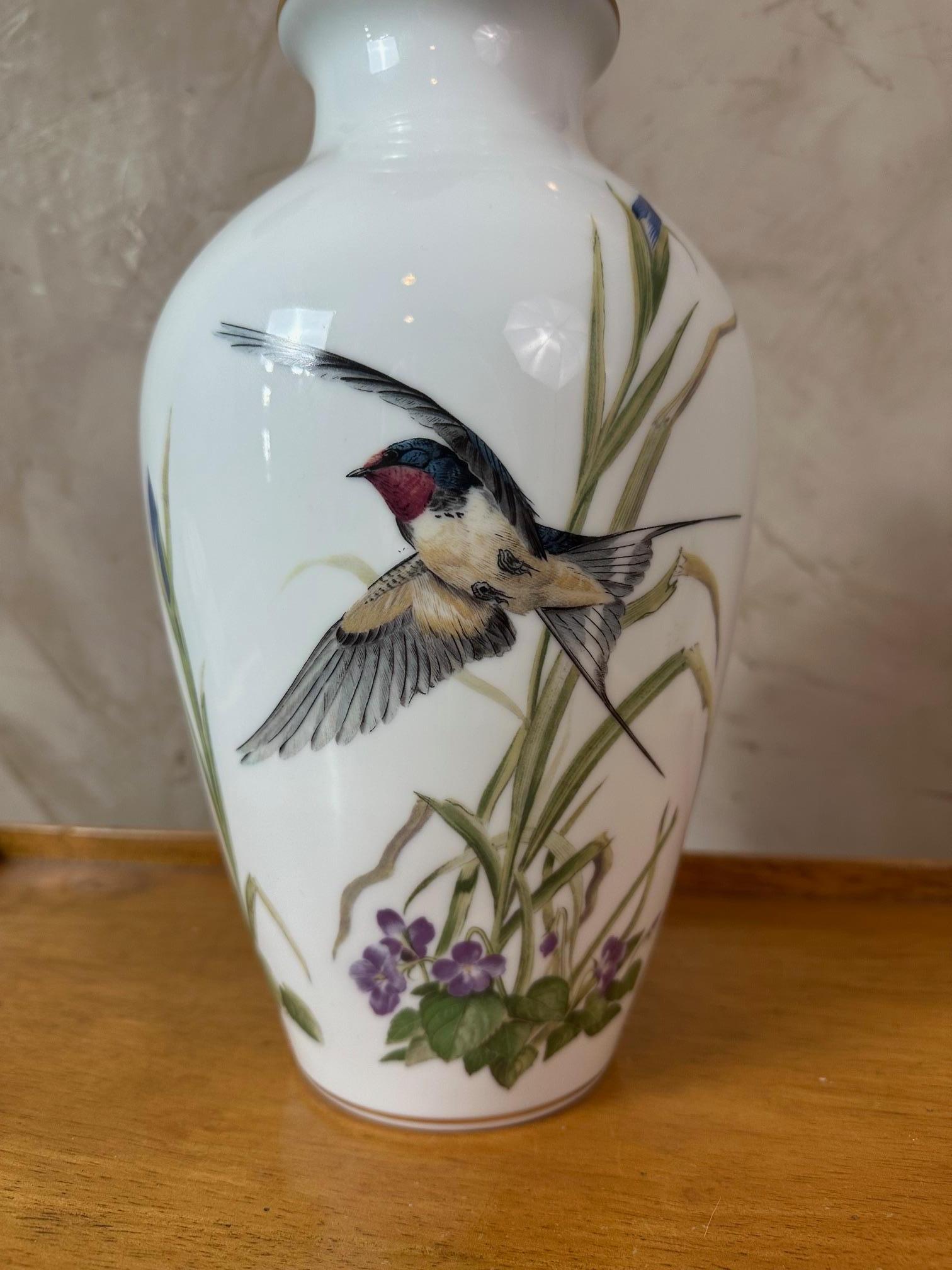 Fine XX secolo Vaso Franklin Porcelain dipinto da John Wilkinson, anni '80 in vendita