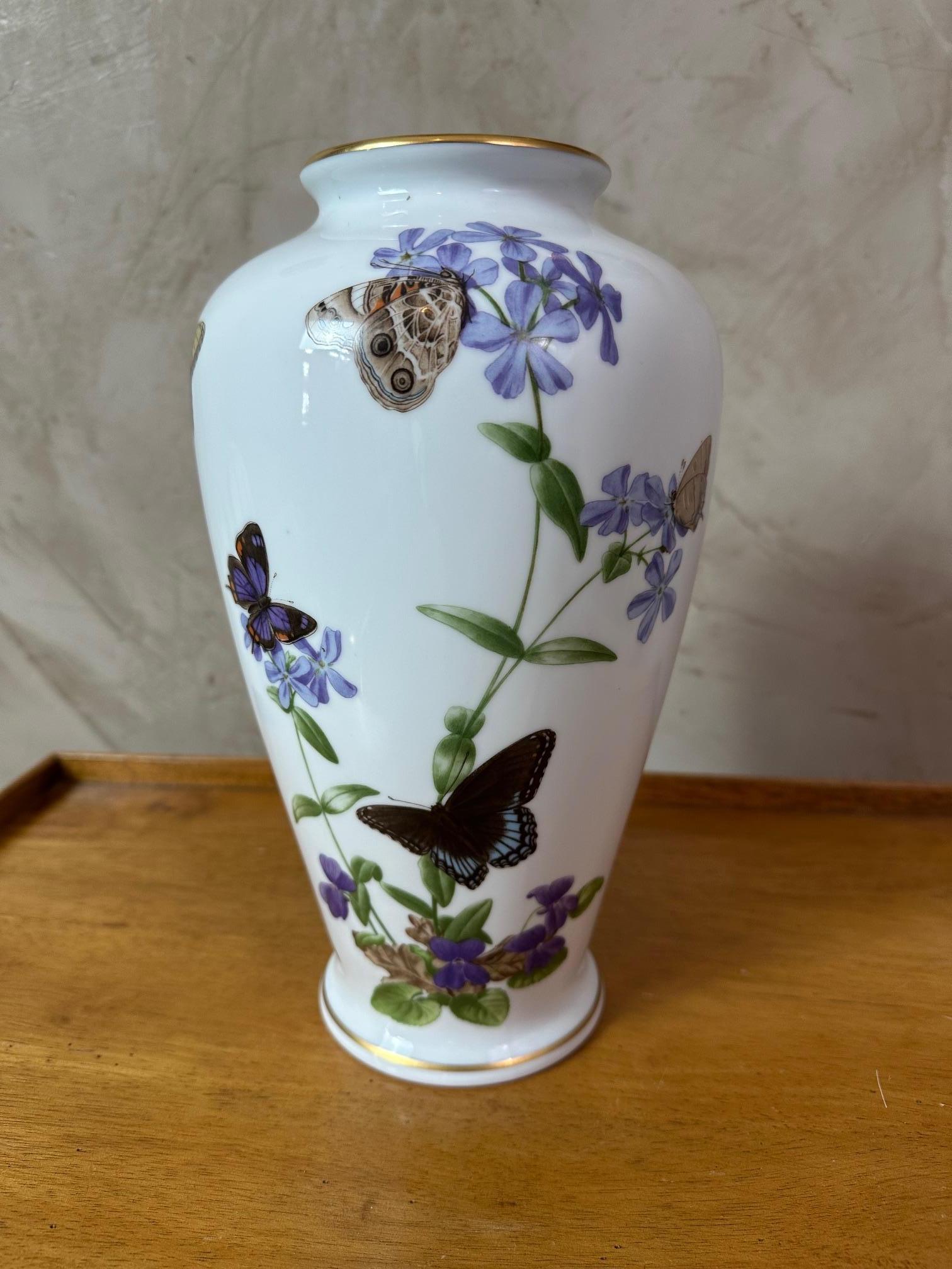 Porcelaine Vase peint pour Franklin par John Wilkinson, années 1980 en vente