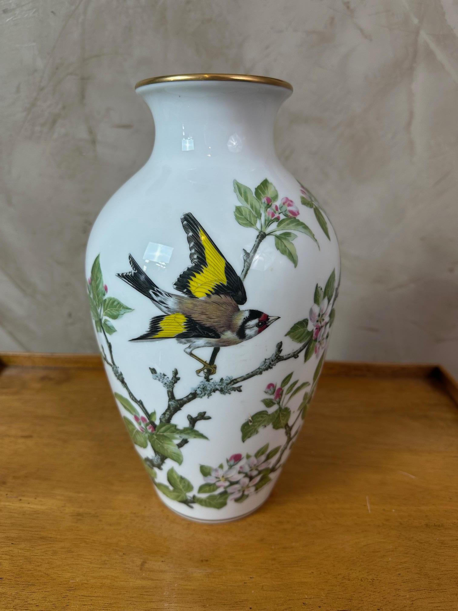 Vaso Franklin Porcelain dipinto da John Wilkinson, anni '80 in vendita 1