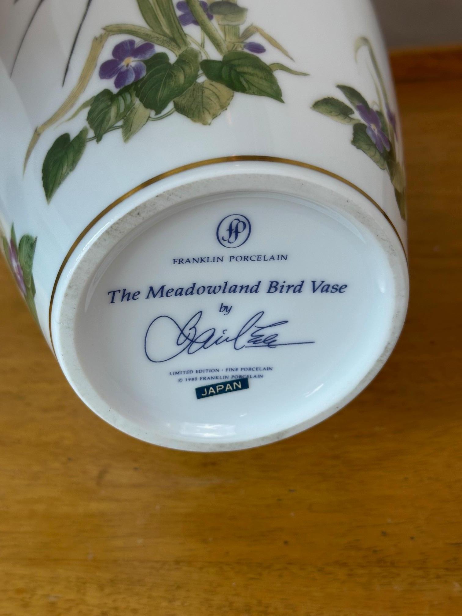 Vaso Franklin Porcelain dipinto da John Wilkinson, anni '80 in vendita 1