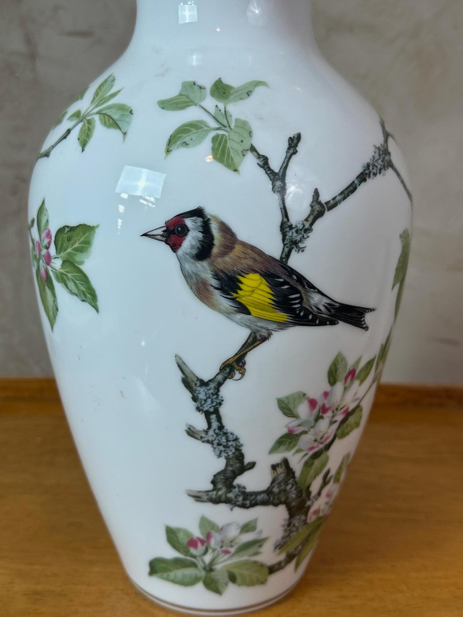 Vaso Franklin Porcelain dipinto da John Wilkinson, anni '80 in vendita 2