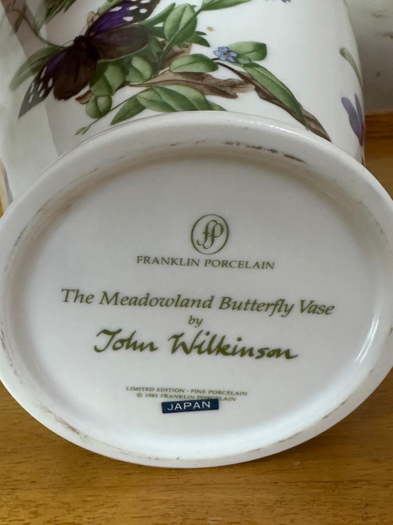 Vase peint pour Franklin par John Wilkinson, années 1980 en vente 3