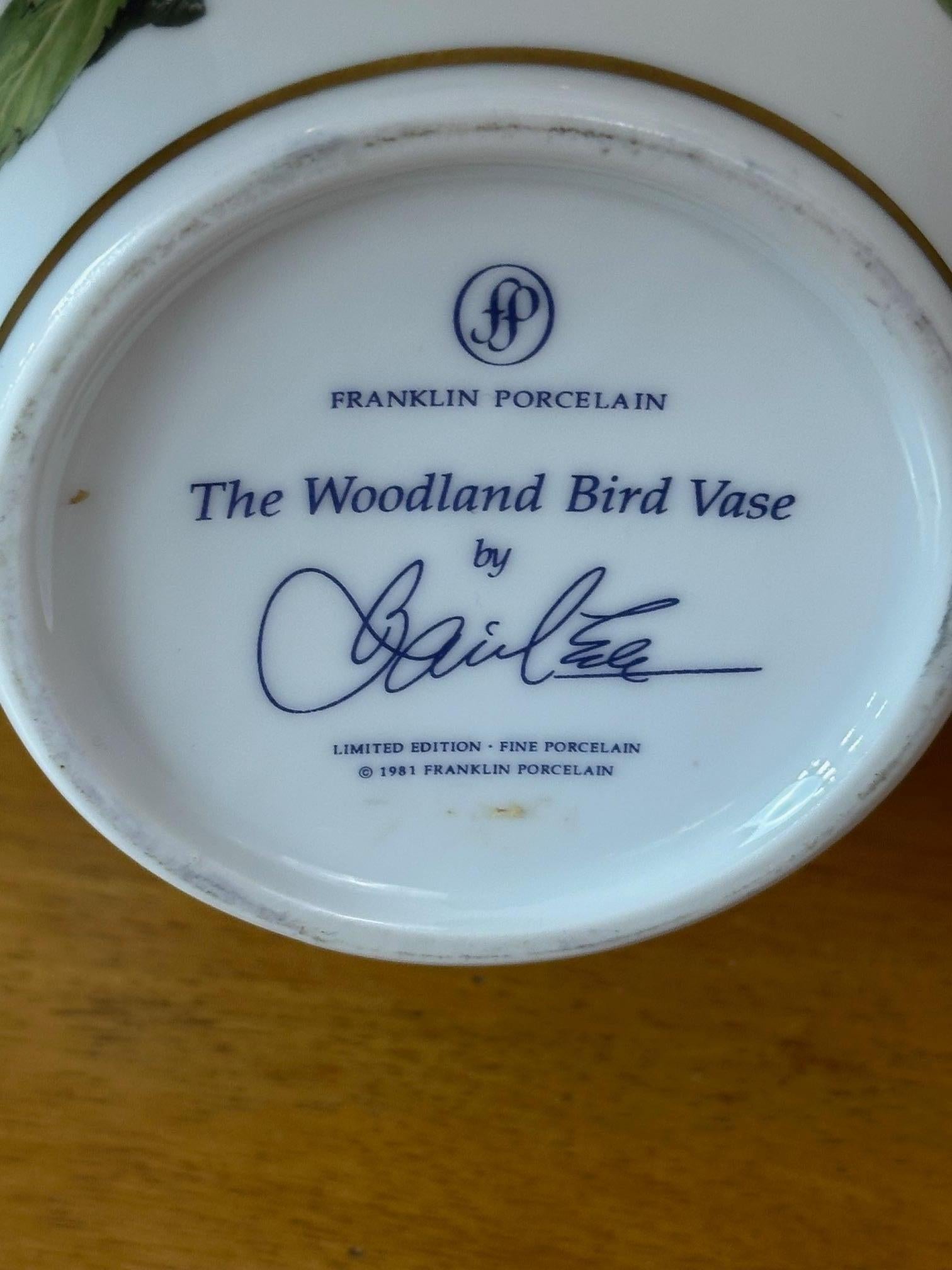 Vaso Franklin Porcelain dipinto da John Wilkinson, anni '80 in vendita 3
