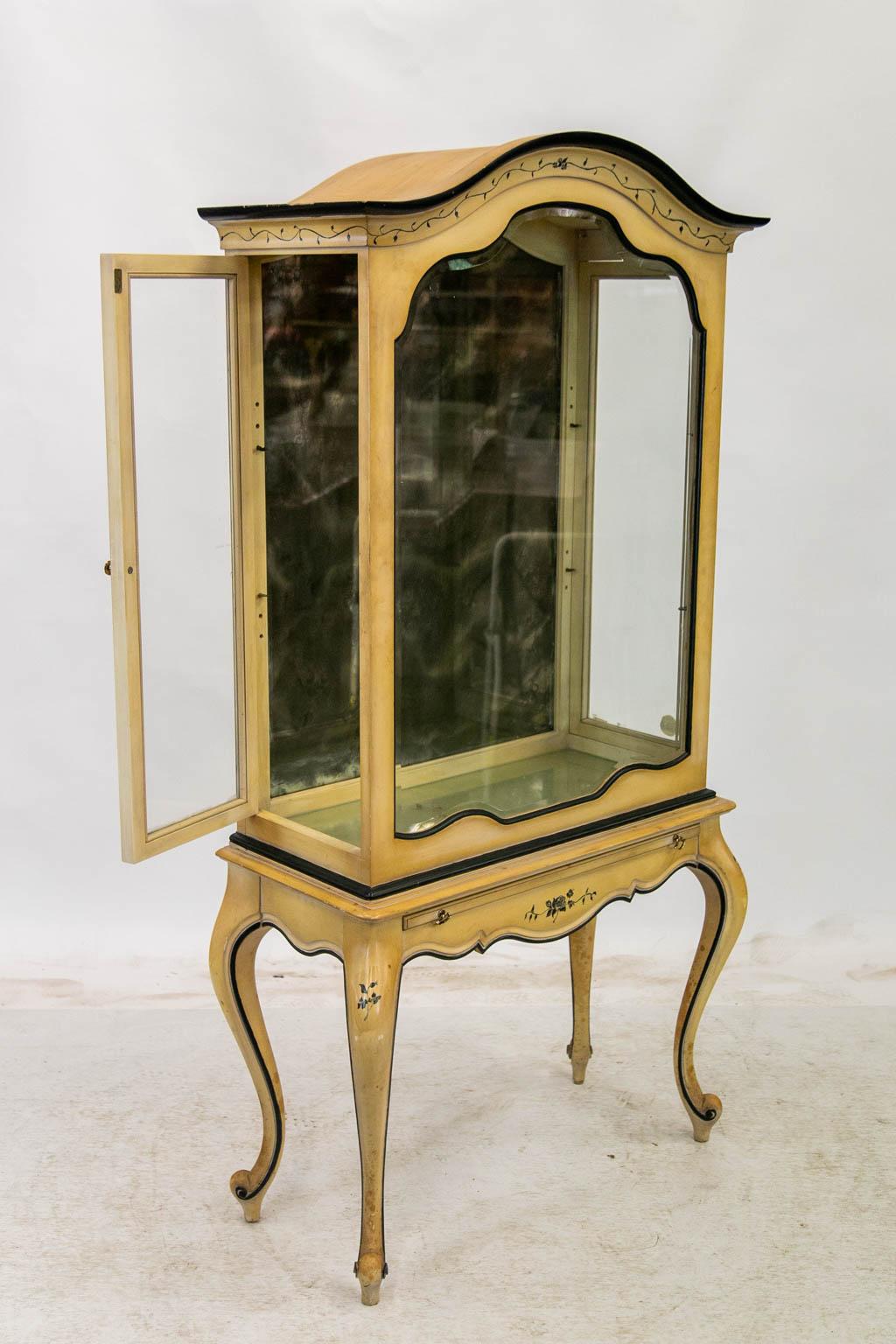 Painted French Display Cabinet For Sale 3