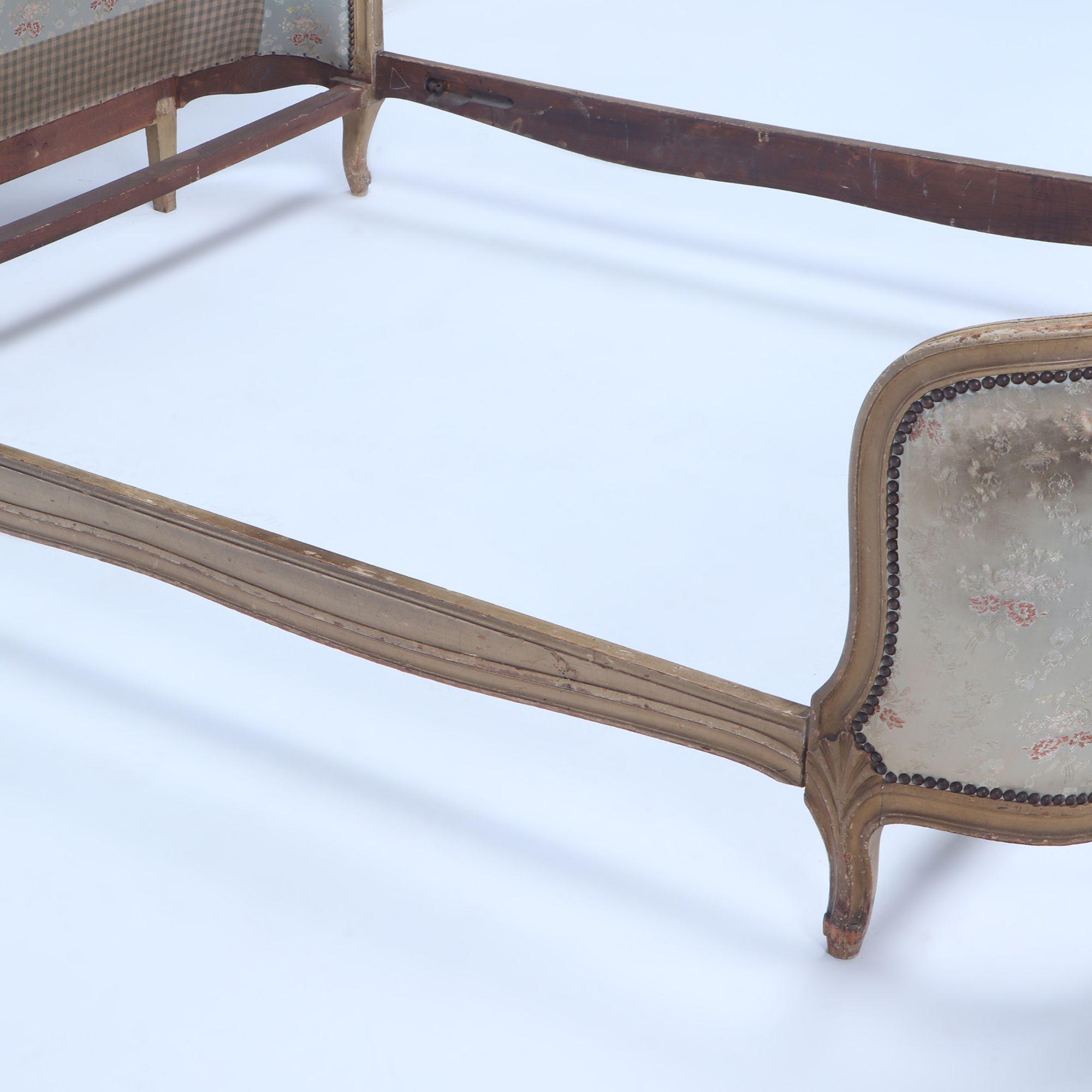Painted French Louis XV style bed C 1920. In Good Condition For Sale In Philadelphia, PA