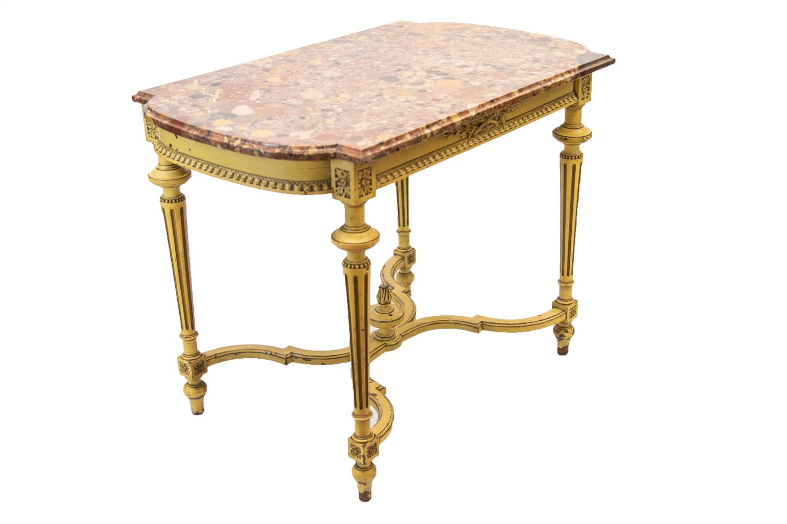 Bemalter französischer Tisch mit Marmorplatte im Angebot 2