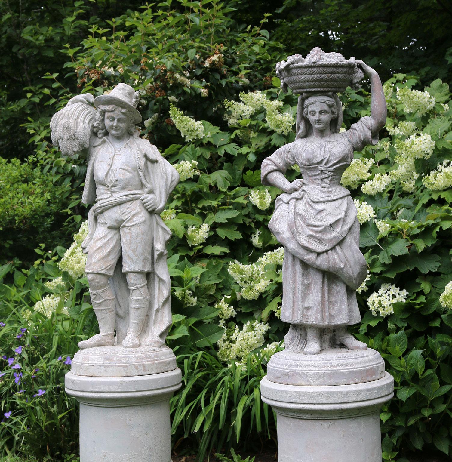 Bemaltes französisches Paar Pastoralfiguren aus Terrakotta, bemalt (Romantik) im Angebot