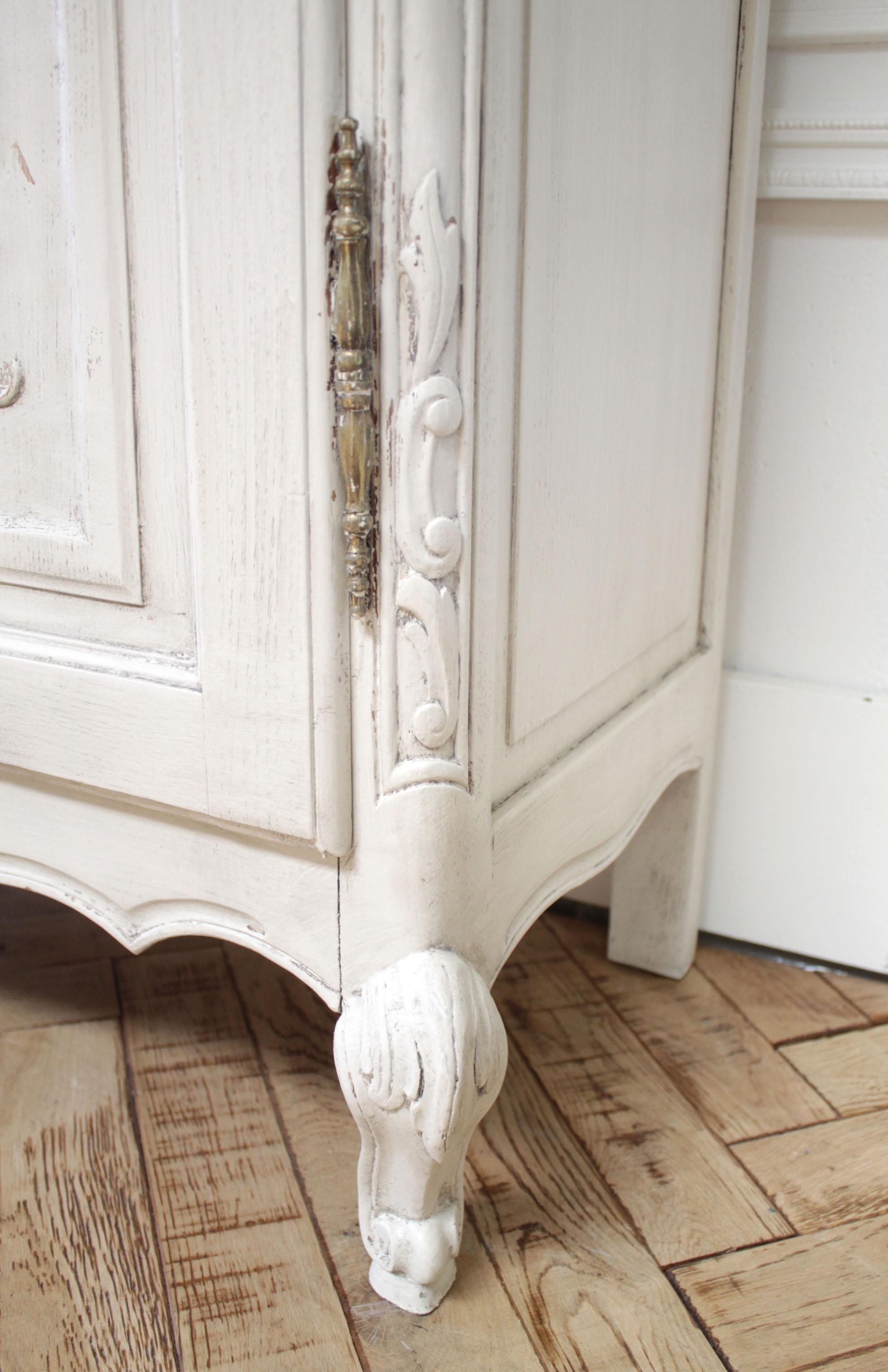 Painted French Provincial Style Display Cabinet 3