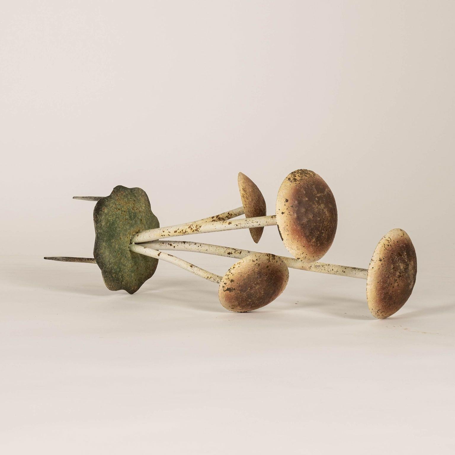 Français Décoration en forme de champignon en étole peinte