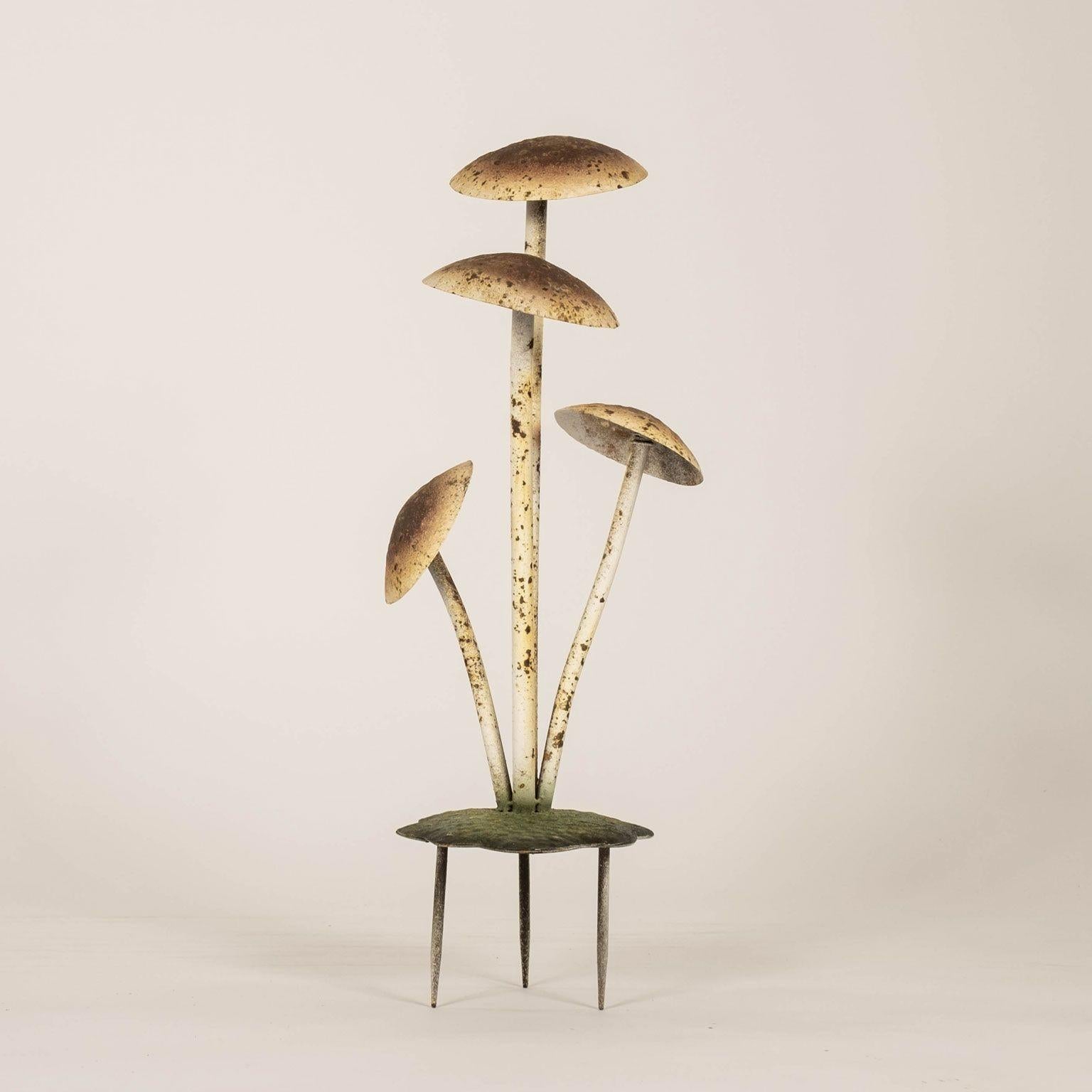 Acier Décoration en forme de champignon en étole peinte