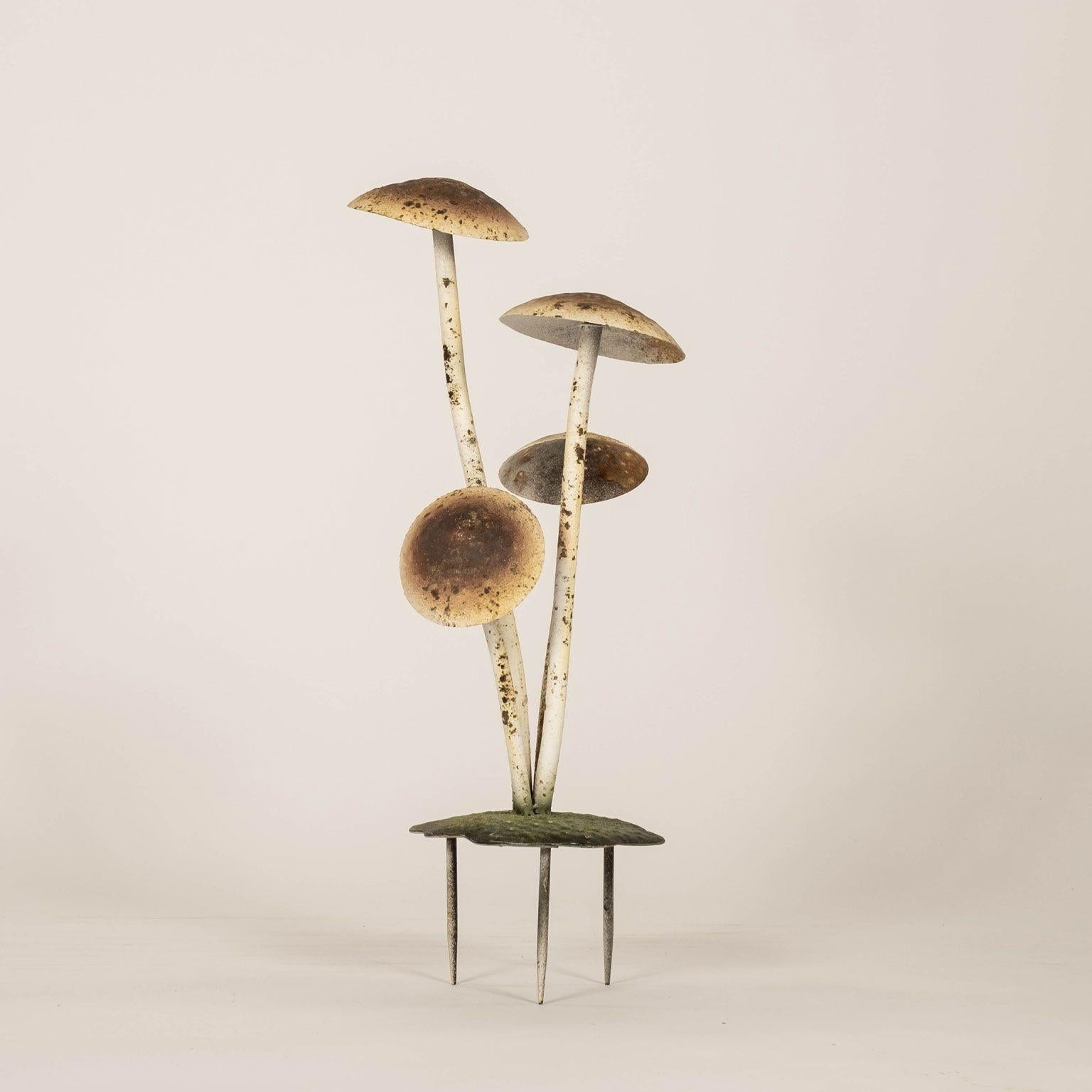 Décoration en forme de champignon en étole peinte 1