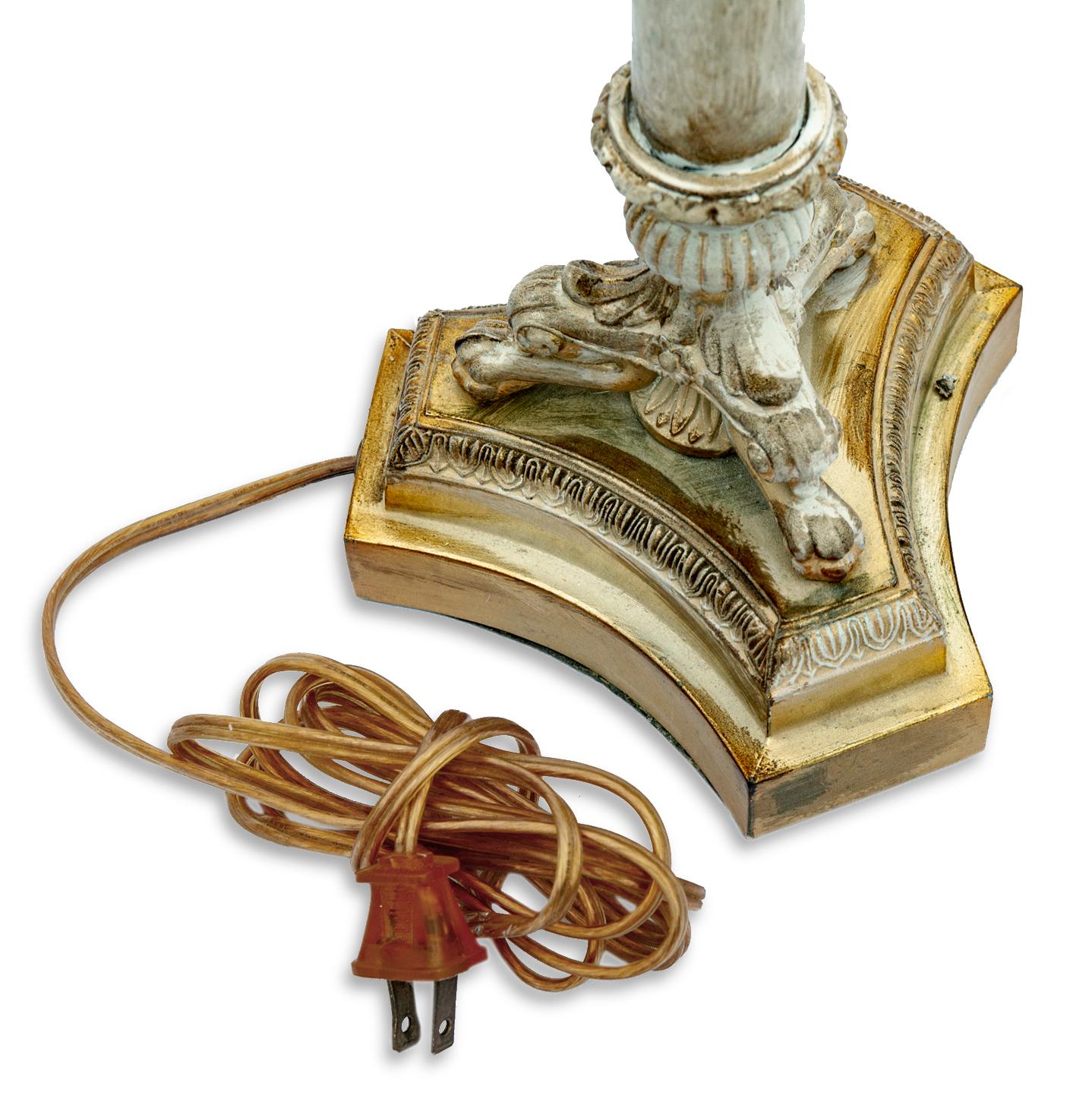 20ième siècle Lampe chandelier en verre peint et laiton / Abat-jour carré en soie en forme de cloche en Expresso en vente