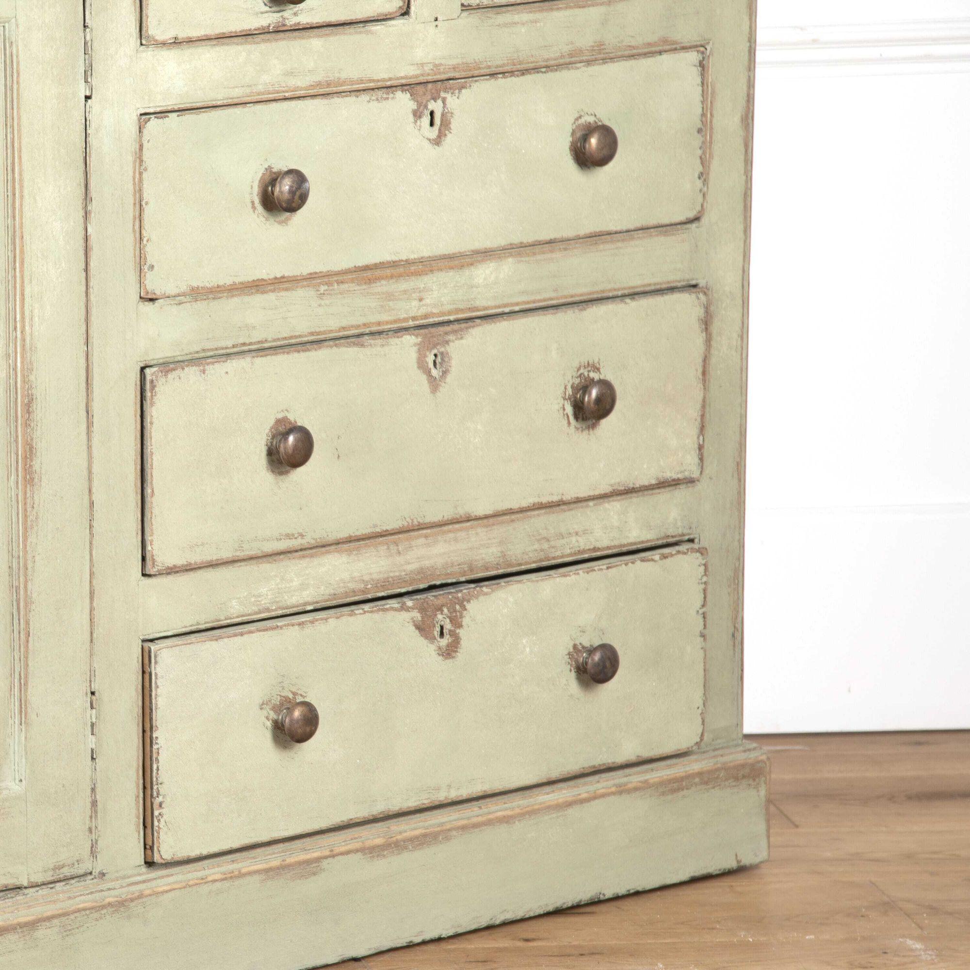 Country Armoire de garde-robe peinte en vente