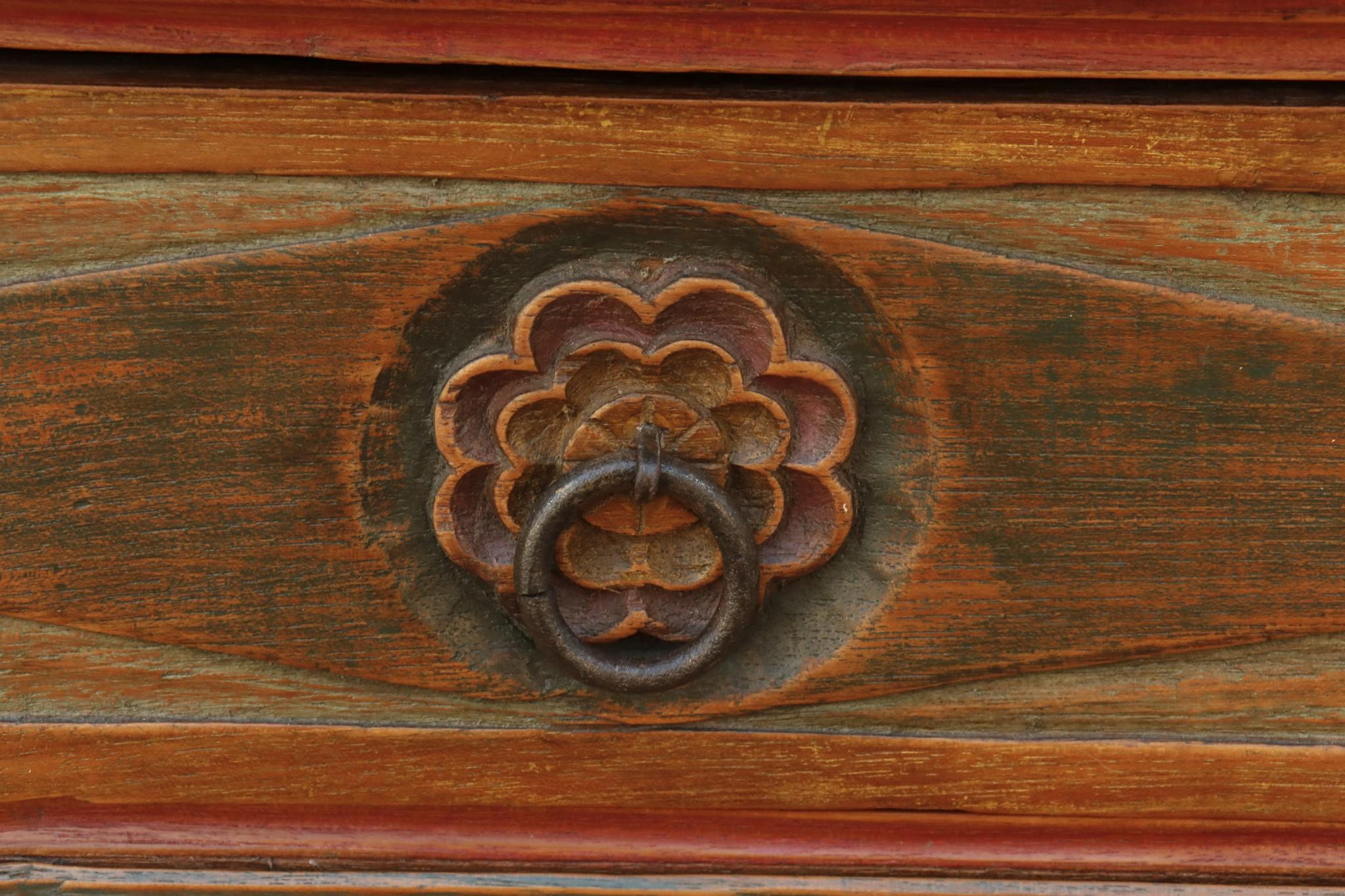 Gemaltes indonesisches Teakholz Armoire im Angebot 4