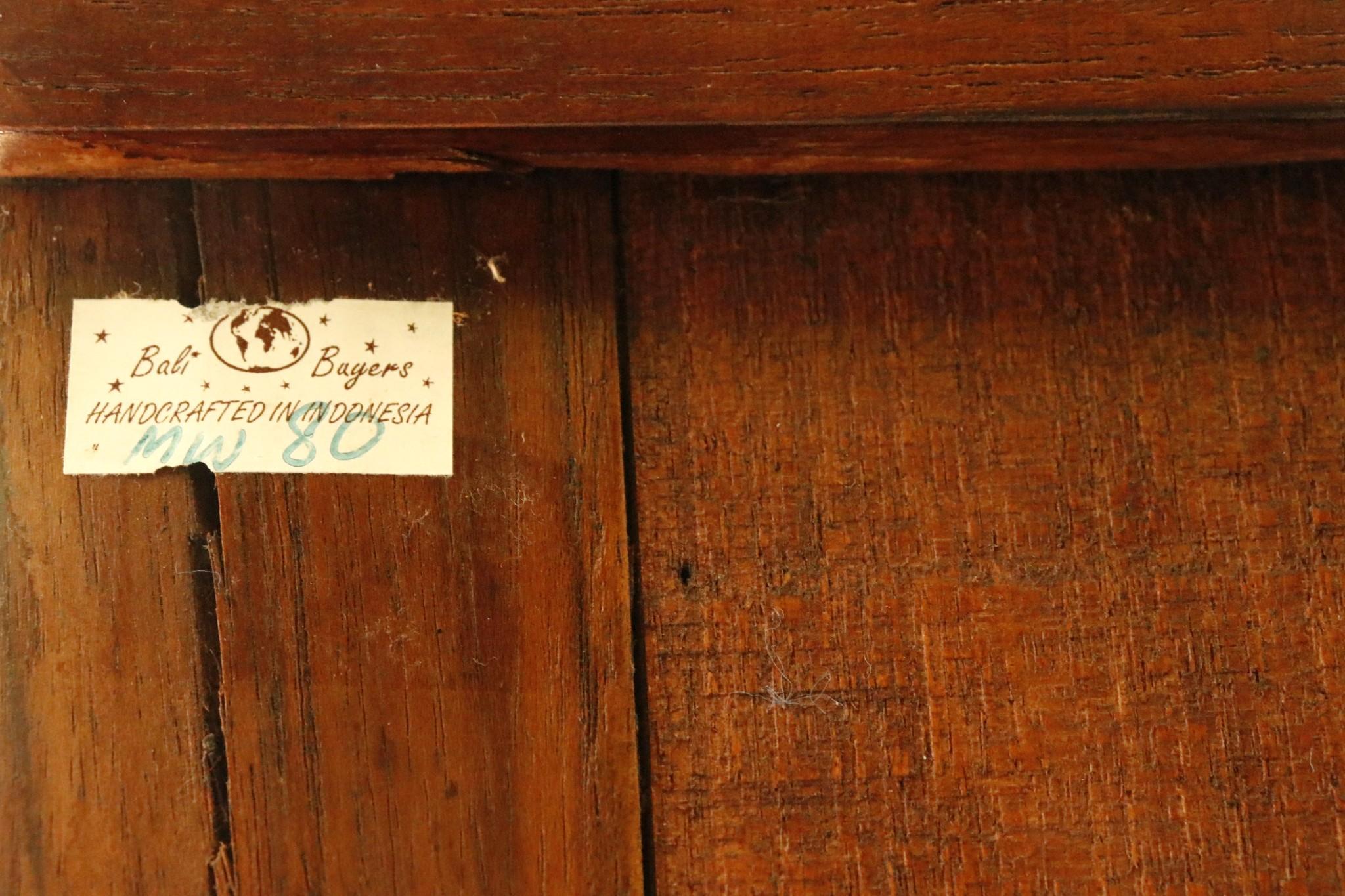 Gemaltes indonesisches Teakholz Armoire im Angebot 7