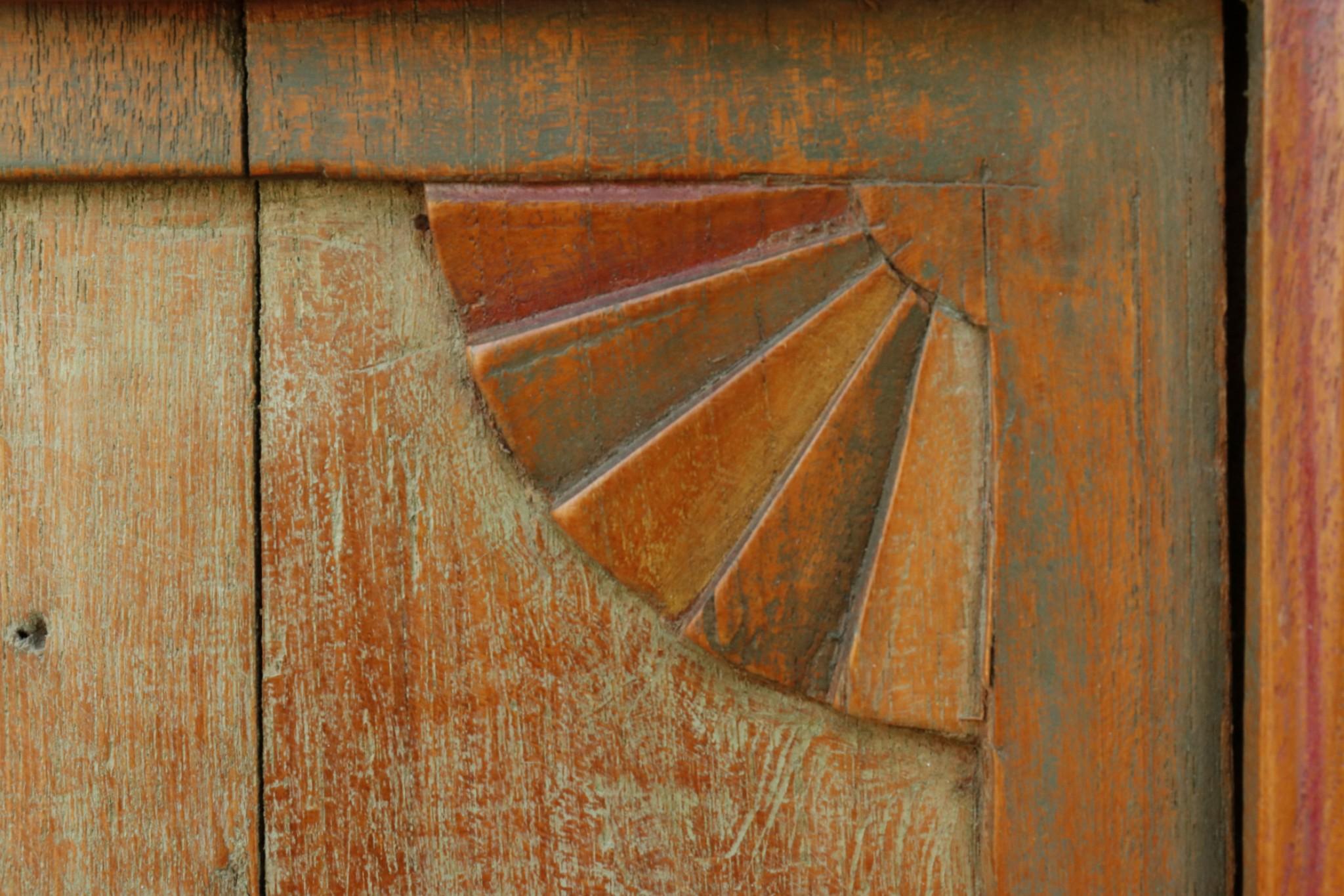 Gemaltes indonesisches Teakholz Armoire im Angebot 2