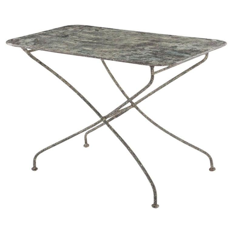 Französischer Gartentisch aus lackiertem Eisen im Angebot bei 1stDibs