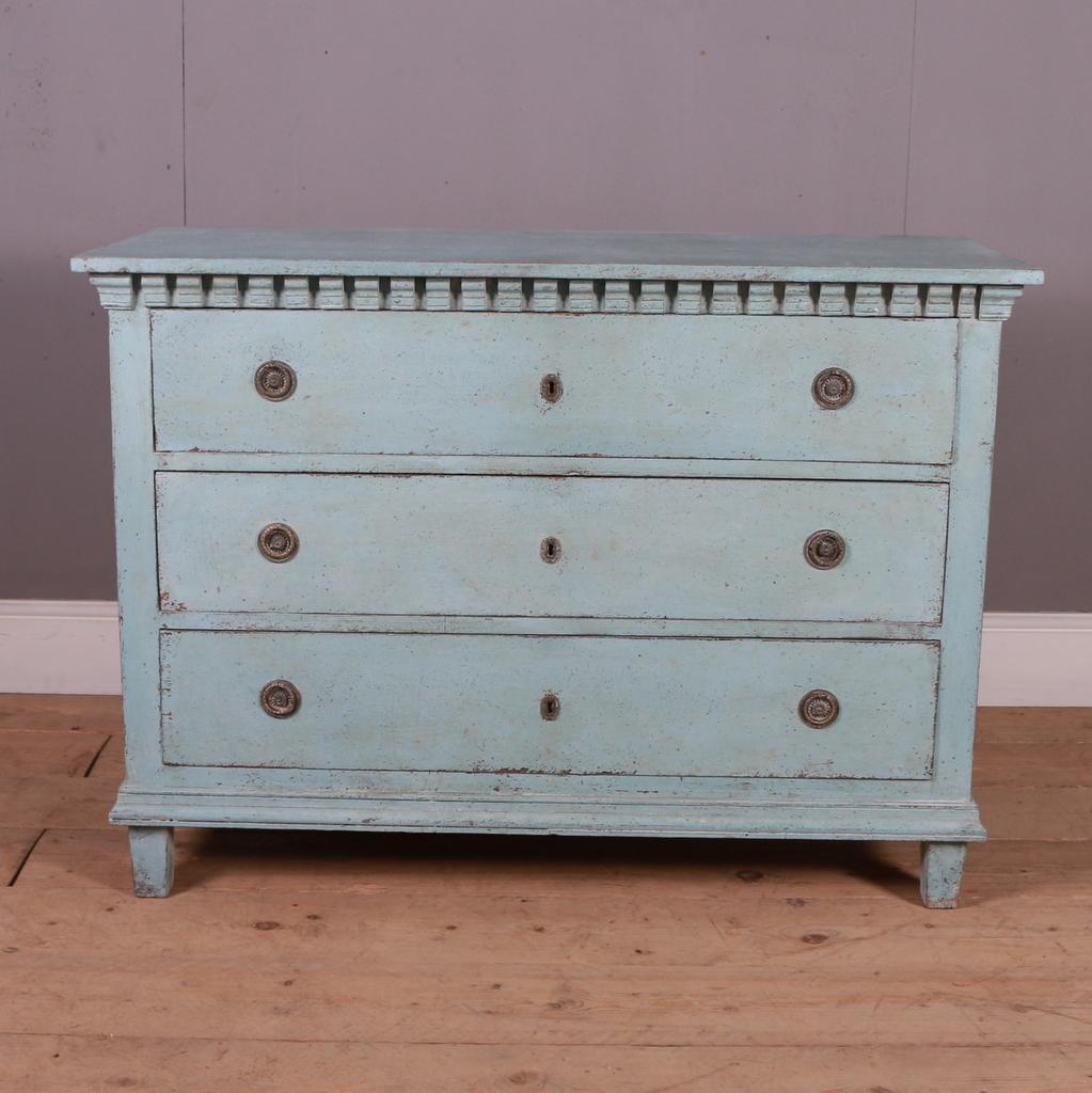 Early 19th C painted Italian 3 drawer commode. 1830.



Dimensions
47.5 inches (121 cms) wide
21.5 inches (55 cms) deep
34 inches (86 cms) high.