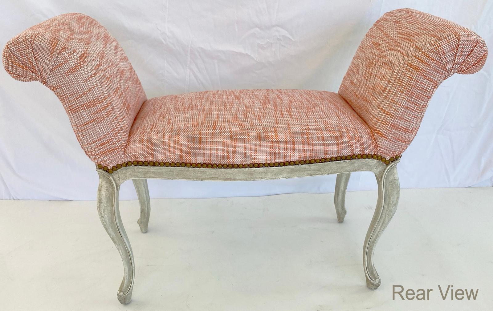 Painted Italian Louis XV Style Window Seat Bench In Good Condition For Sale In West Palm Beach, FL