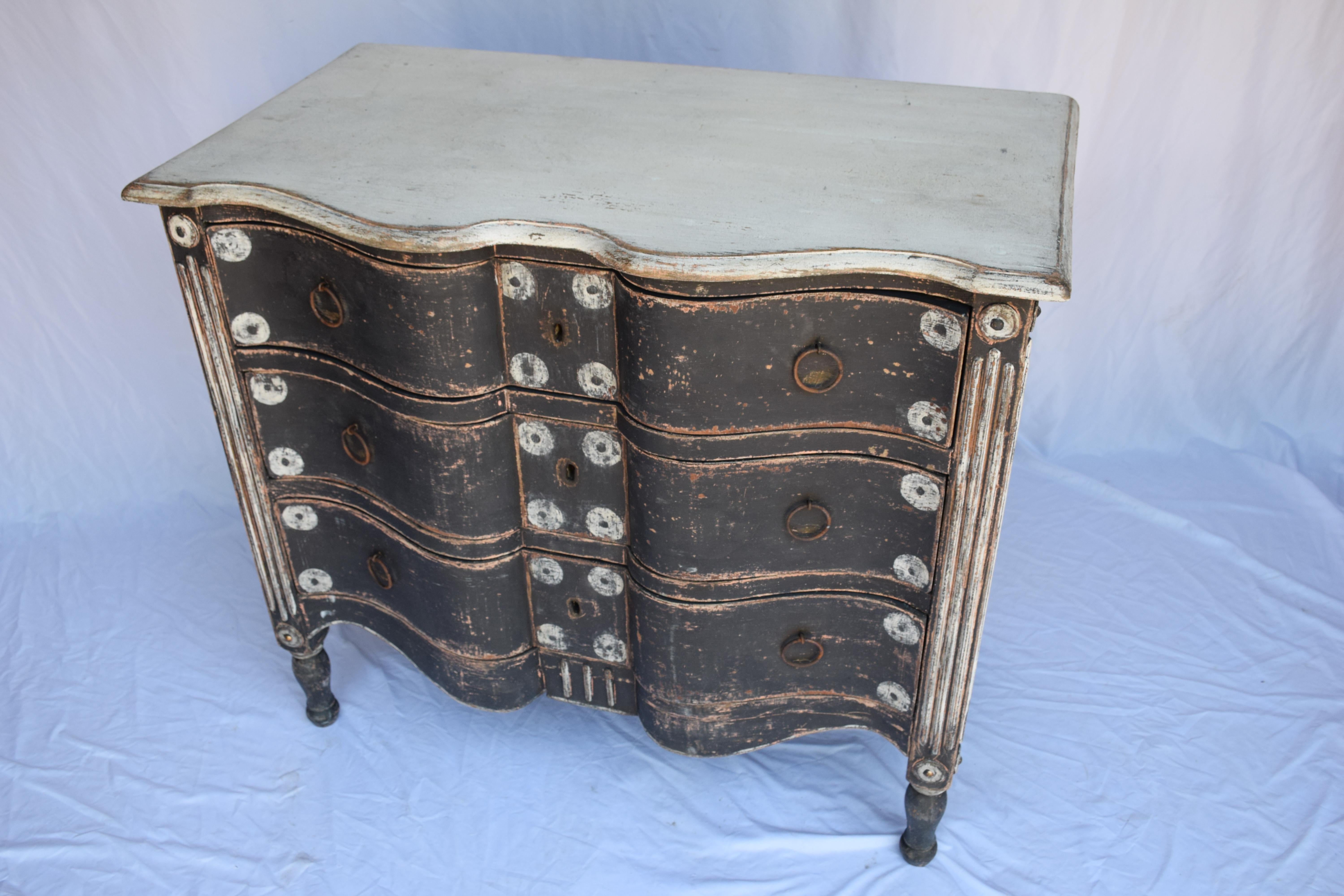This charming antique painted Italian rococo style dresser has a beautifully aged black and white painted patina on the base with the top painted a contrasting white. 
 The dresser has a curved rococo front and three serpentine shaped drawers and