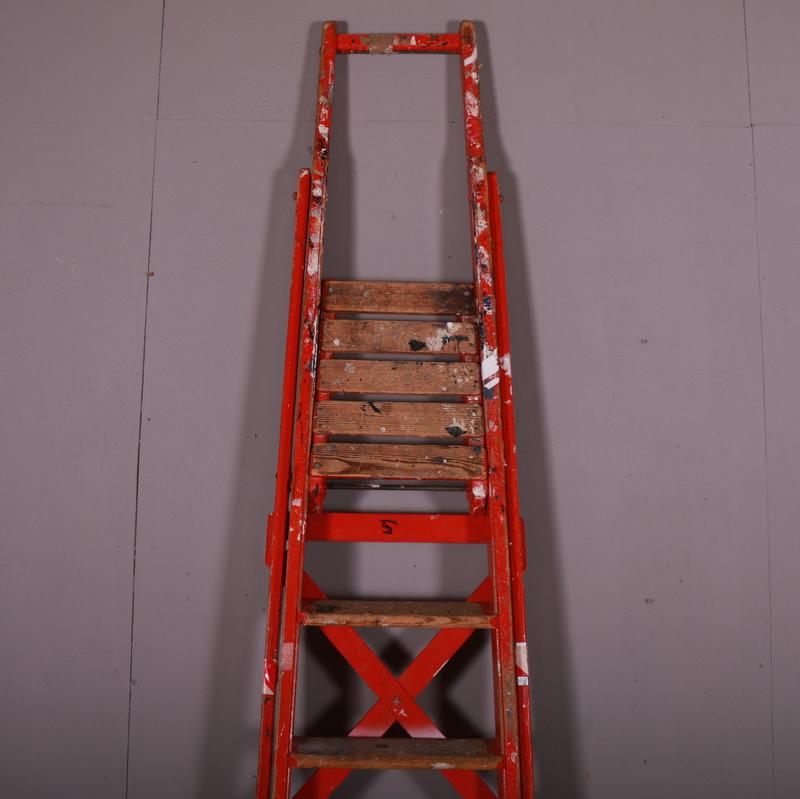 Painted Library Ladder In Good Condition In Leamington Spa, Warwickshire